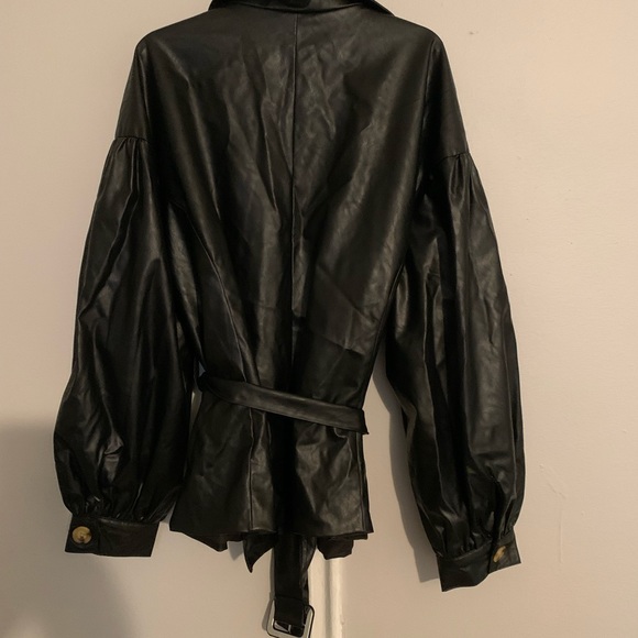 HP!! 🎉NWT Who What Wear Faux leather belted blazer - Picture 4 of 4